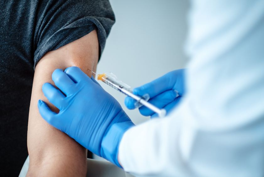 Εικονικοί εμβολιασμοί: Σκάνδαλο σε εμβολιαστικό κέντρο στην Καρδίτσα