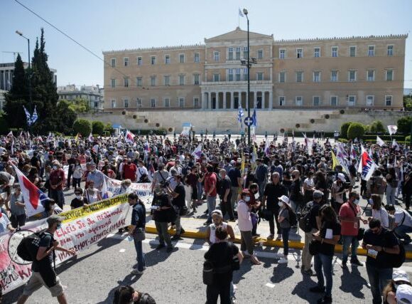 Οι νέοι γυρνούν την πλάτη τους στον Καπιταλισμό – Γιατί στρέφονται στην Αριστερά