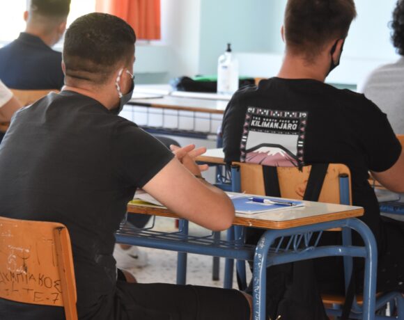 Σχολεία: Πώς θα επιστρέψουν οι μαθητές στα θρανία – Tι ισχύει για εμβολιασμένους και μη