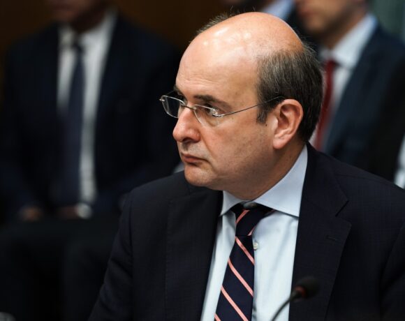 Χατζηδάκης: Έως το τέλος Οκτωβρίου οι καταβολές αναδρομικών σε συνταξιούχους