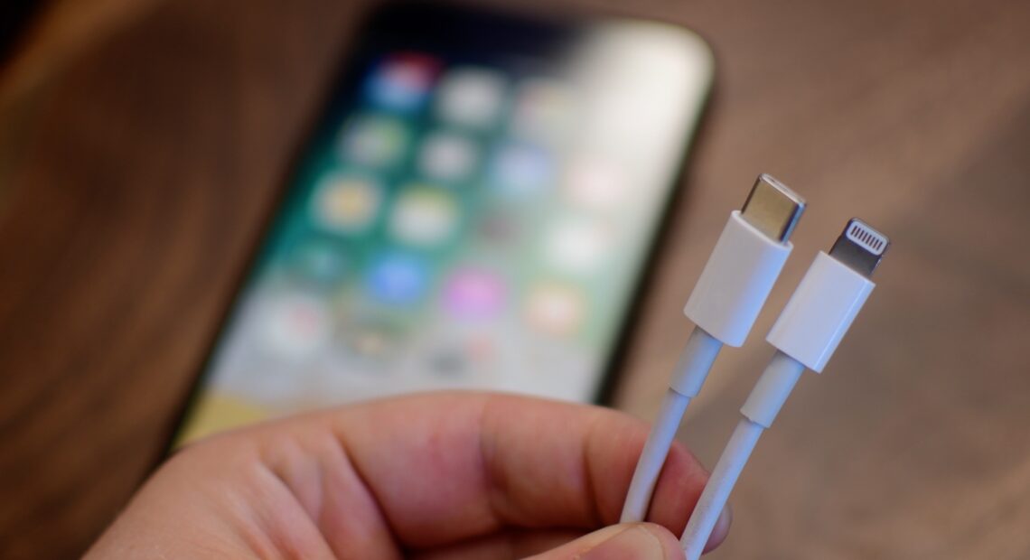 H Κομισιόν πιέζει την Apple να βάλει Usb Type C στο Iphone