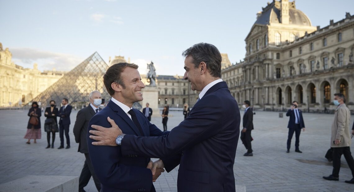 Mitsotakis, Macron Launch Greece Bicentennial Louvre Show