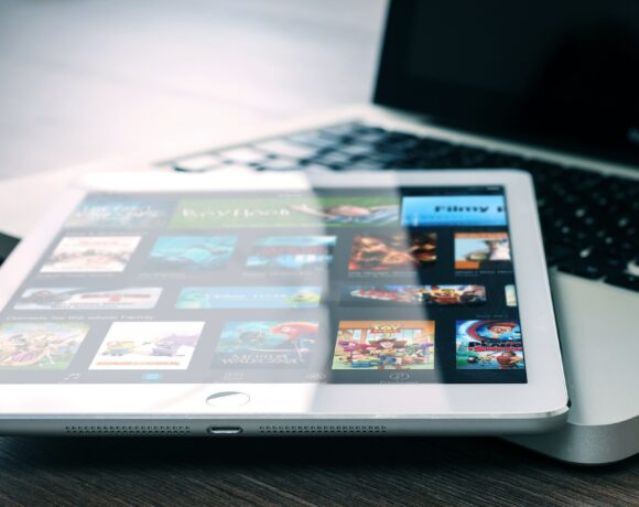 Voucher 200 ευρώ για Laptop, Tablet: Διευρύνονται οι δικαιούχοι της Ψηφιακής Μέριμνας