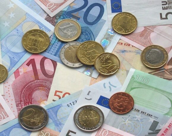 ΑΑΔΕ: Μείωση 31,7% στα ληξιπρόθεσμα χρέη τον Αύγουστο