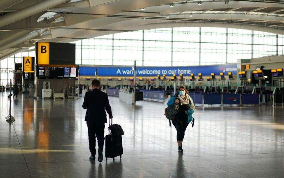 Βρετανία: Απλοποιούνται τα ταξίδια στο εξωτερικό για τους πλήρως εμβολιασμένους