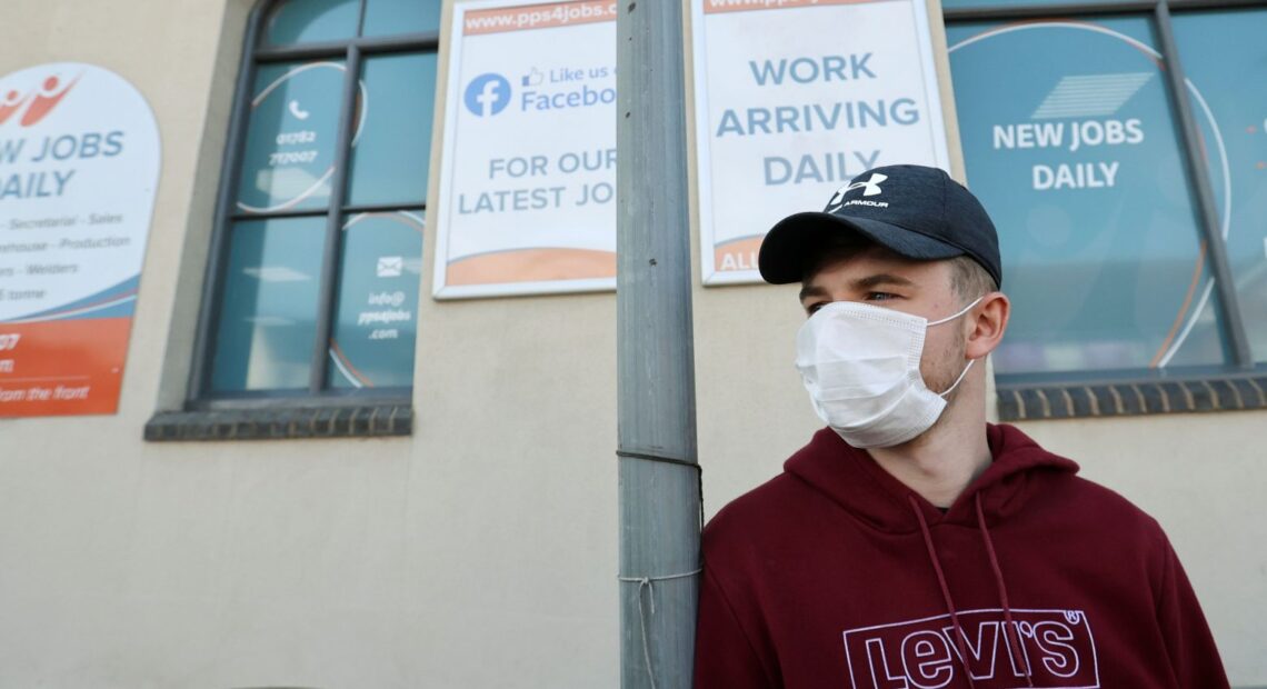 Βρετανία – Συζητιέται η επιστροφή στις μάσκες και την τηλεργασία – Αυξημένα κρούσματα και θάνατοι