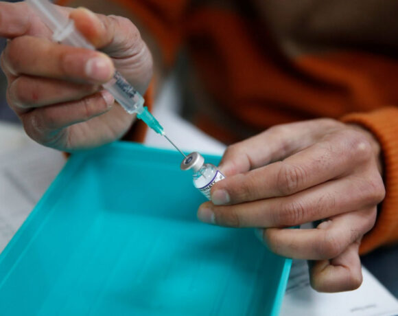 Βρετανία – Το Λονδίνο θα δωρίσει εκατομμύρια επιπλέον δόσεις εμβολίων κατά του κοροναϊού σε αναπτυσσόμενες χώρες