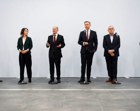 Γερμανία – Ξεκινούν διαπραγματεύσεις με Σοσιαλδημοκράτες και Πράσινους για συμμετοχή των Φιλελεύθερων στη νέα κυβέρνηση