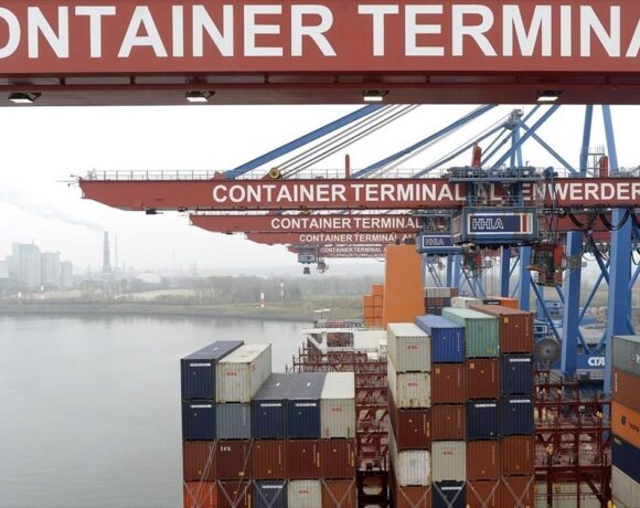 ΕΛΣΤΑΤ: «Άλμα» εξαγωγών 34,6% αλλά και ελλείμματος τον Αύγουστο