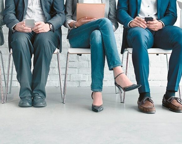 Επανεκκίνηση της αγοράς με οκτώ δράσεις για προσλήψεις