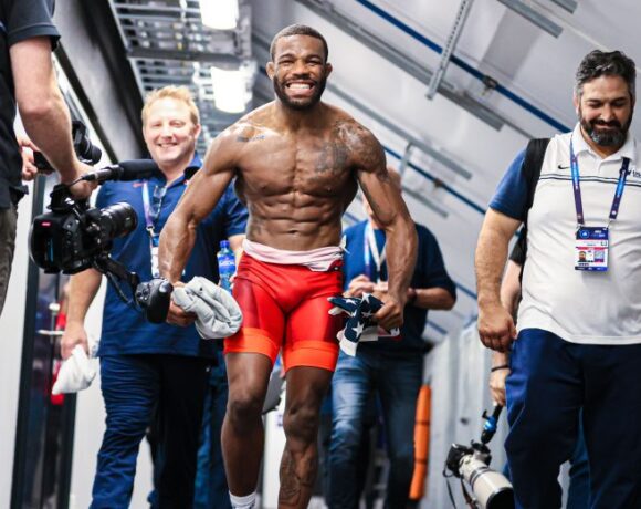 Κυρίαρχοι Ιράν, Μπάροους και το… βουνό Σαντουλάεφ