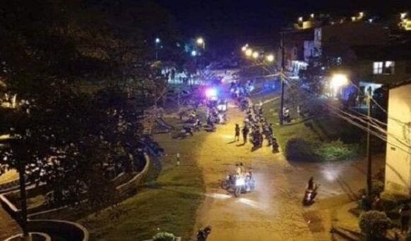 Νέα σφαγή στην Κολομβία – Δολοφόνησαν 4 νέους που «απλώς συζητούσαν στην πλατεία»