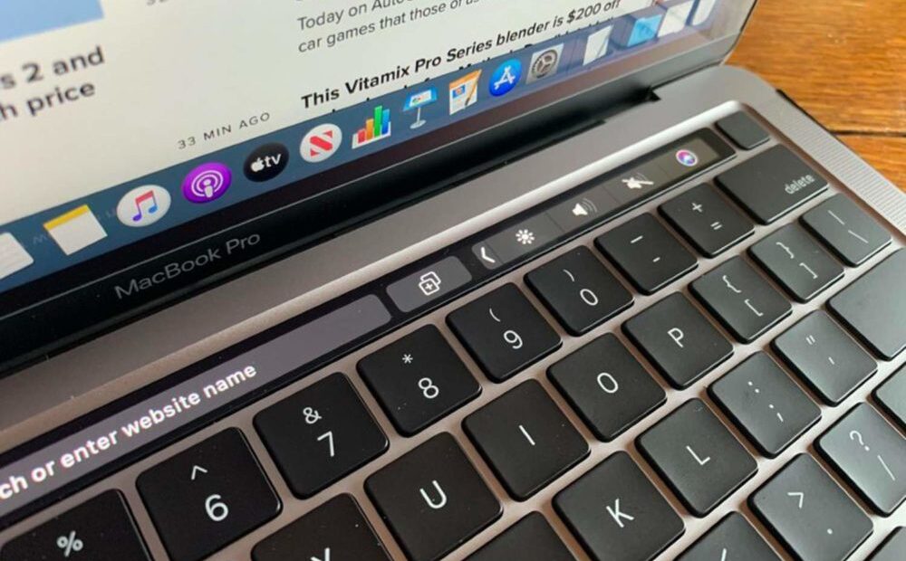 Οθόνη Macbook Pro με εγκοπή εμφανίστηκε σε φωτογραφία που διέρρευσε