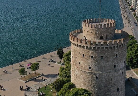 Οι δύο… Ελλάδες της πανδημίας – H διασπορά του ιού και ο εμβολιασμός