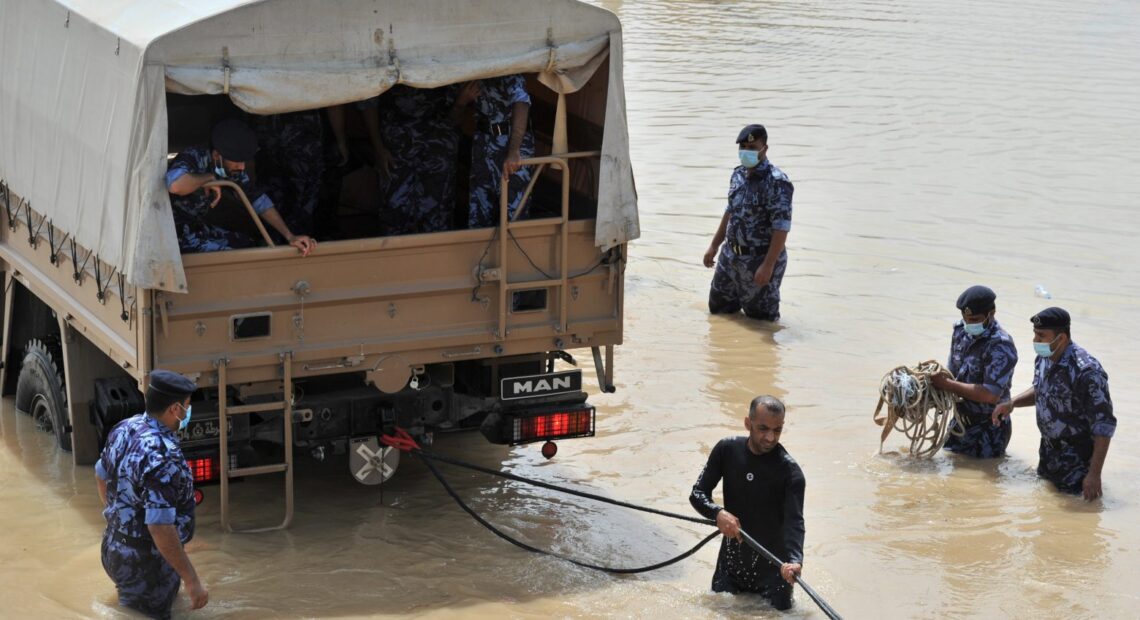 Ομάν – «Σάρωσε» τη χώρα ο κυκλώνας Σαχίν – Τουλάχιστον 11 νεκροί, πολλοί οι αγνοούμενοι