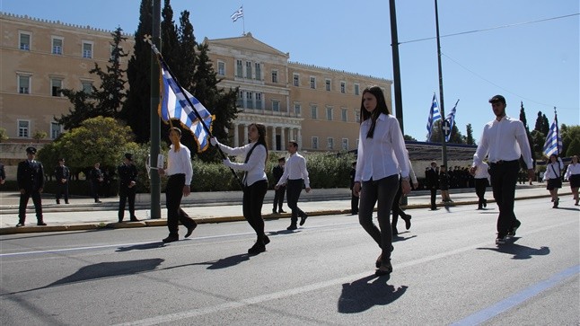 Παρέλαση 28ης Οκτωβρίου: Ποιο μοντέλο εξετάζεται – Στο «τραπέζι» η αποφυγή συναθροίσεων (vid)