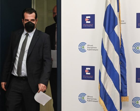 Πλεύρης: Σεβαστή η επιλογή του μη εμβολιασμού αλλά η κοινωνία δεν μπορεί να μείνει πίσω