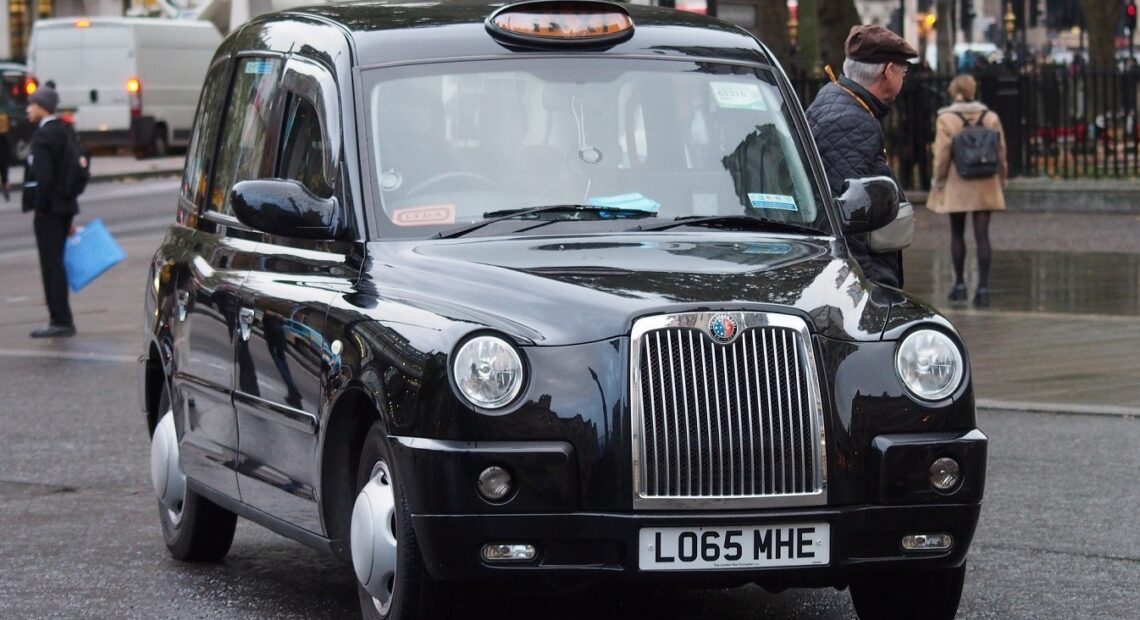 Προσοχή: Ζητούνται οδηγοί ταξί με μισθό 6