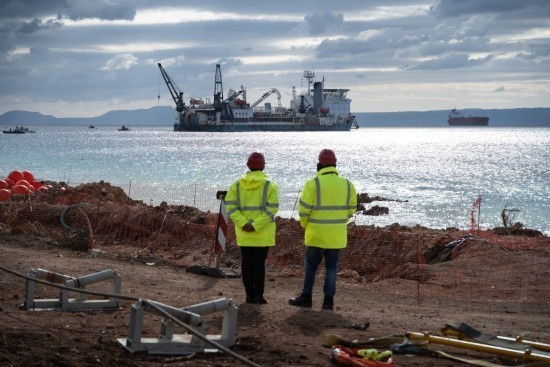 Ρεύμα: Πώς θα μειωθούν οι λογαριασμοί από τις νησιωτικές διασυνδέσεις