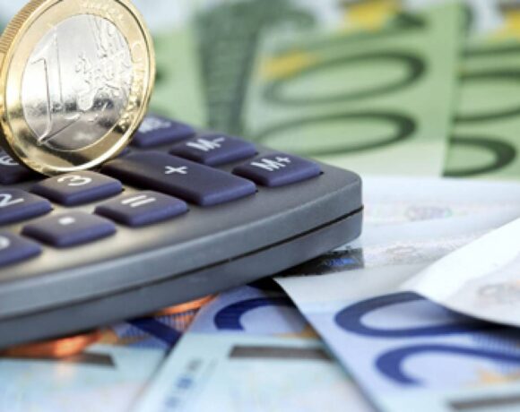 Συντάξεις: Τι ισχύει, τι αλλάζει – Ποιες δυνατότητες υπάρχουν για τους έως 62 ετών (vid)