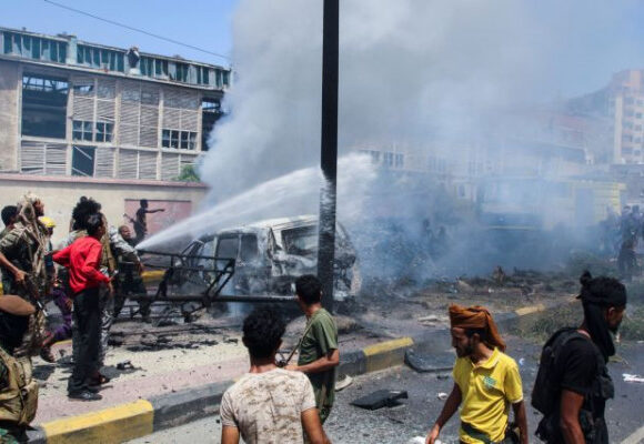 Υεμένη – Επίθεση εναντίον αυτοκινητοπομπής αξιωματούχων – Tουλάχιστον 6 νεκροί