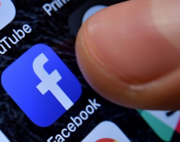 Facebook: Τελικά πόσο επικίνδυνο είναι;