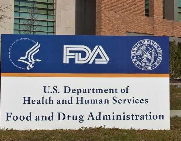 Fda: Οι προϋποθέσεις για αναμνηστική δόση σε όσους έλαβαν Moderna και J&j