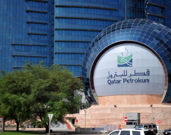 Reuters: Η Qatar Energy ετοιμάζει πράσινα ομόλογα