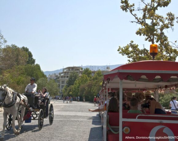 Searches For Greece Still Strong Among Fall Travelers