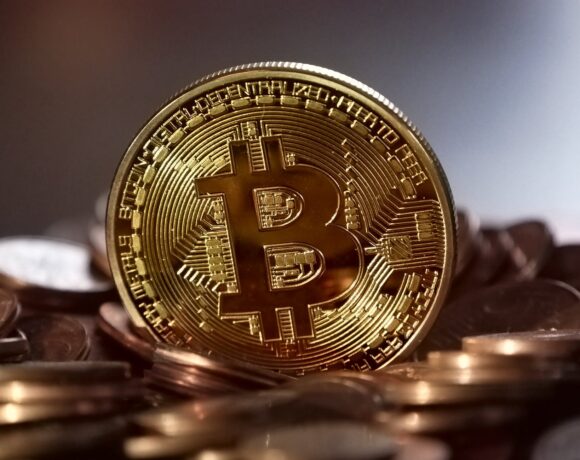 To Bitcoin φτάνει στην ιστορική τιμή ρεκόρ των 66