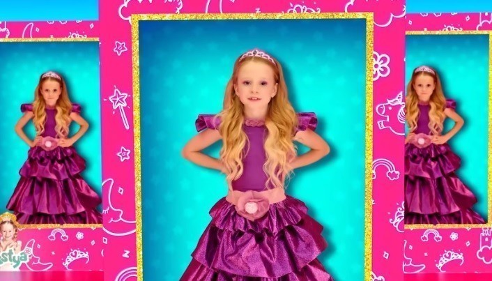 Aπίστευτο: Πώς μια 7χρονη Youtuber βγάζει $25.000