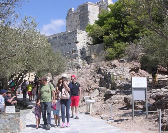 Bog Forecasts 5% Growth For Greece In 2022 Driven By Tourism