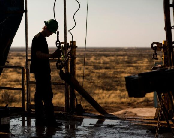 «Άλμα» 5,5% για το φυσικό αέριο – Μικρή ανάκαμψη το πετρέλαιο