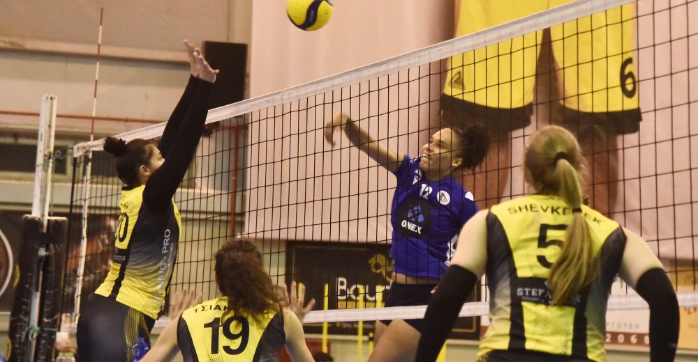 Α1 γυναικών, Ηλυσιακός Λαμία 1 3: Νίκη χωρίς τον προπονητή