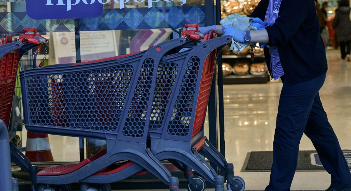 Ακρίβεια: Μπαράζ με ανατιμήσεις και μεγάλες αυξήσεις σε βασικά προϊόντα (vid)