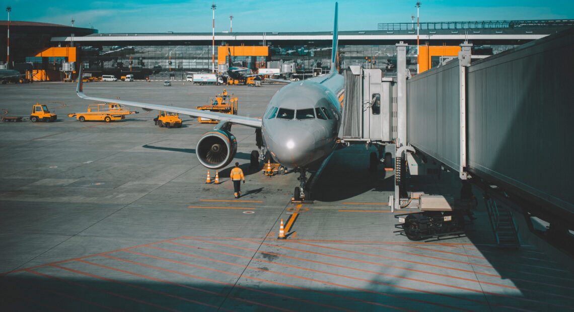 Αντιμέτωπες με νέες προκλήσεις οι αεροπορικές εταιρίες|Σε ΙΤ και “έξυπνο” λιανικό εμπόριο οι λύσεις