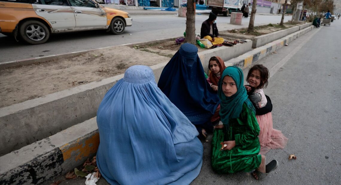 Αφγανιστάν – Ο ΟΗΕ παρακάμπτει τους Ταλιμπάν και πληρώνει τους υγειονομικούς