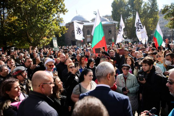 Βουλγαρία – Επιτάχυνση των εμβολιασμών ζητεί η ΕΕ