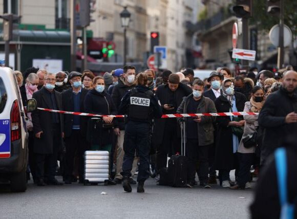 Γαλλία – Συναγερμός στις Κάννες – Επίθεση με μαχαίρι κατά αστυνομικού