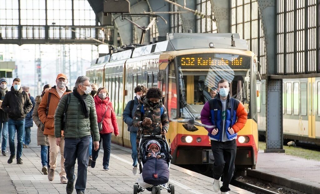 Γερμανία: Στο τραπέζι αυστηρότεροι περιορισμοί και υποχρεωτικός εμβολιασμός