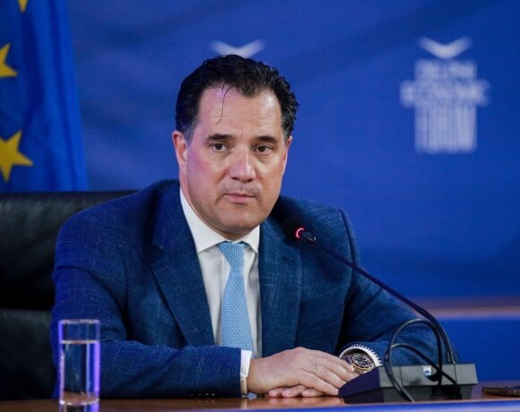 Γεωργιάδης: Ανοιχτό το ενδεχόμενο να αποκλειστούν οι ανεμβολίαστοι από την εστίαση