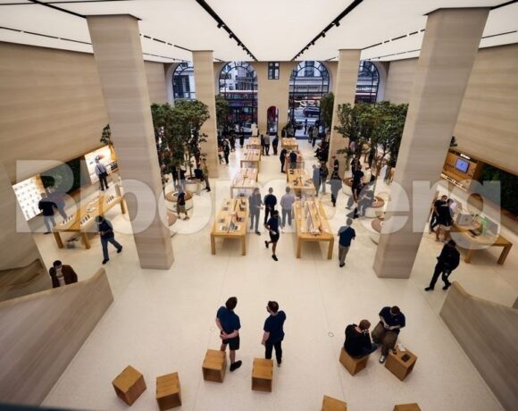 Η Apple ψάχνει τις τσάντες των εργαζομένων της αλλά θα πληρώσει για την χρονοτριβή