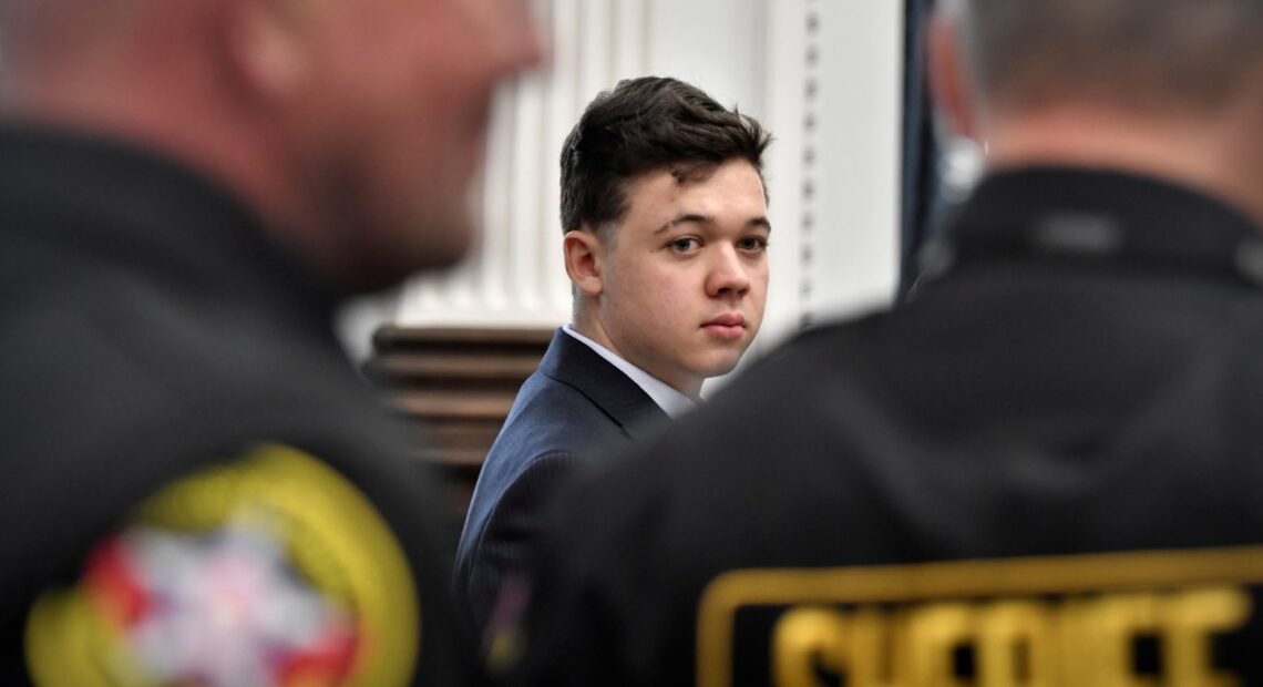 ΗΠΑ – Διχασμένη η χώρα για την αθώωση εφήβου που σκότωσε δύο ανθρώπους σε αντιρατσιστικές διαδηλώσεις