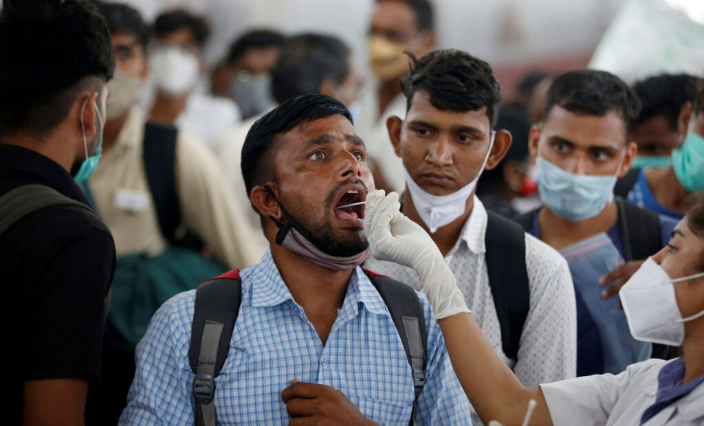 Ινδία – Κατέληξαν από κοροναϊό 249 άνθρωποι μόλις σε ένα 24ωρο