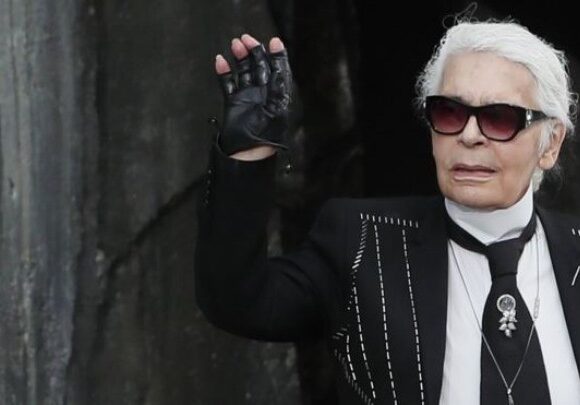 Καρλ Λάγκερφελντ: Σε δημοπρασία τα διάσημα γάντια του θρυλικού σχεδιαστή μόδας