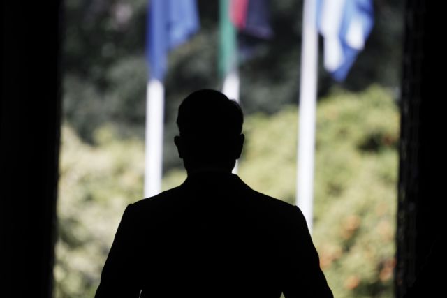 Κοροναϊός – Ποια χώρα περικόπτει τον μισθό ανεμβολίαστων βουλευτών