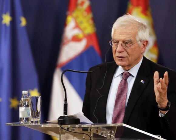 Μπορέλ προς Λευκορωσία: Έκκληση για να σταματήσει η «υβριδική επίθεση»
