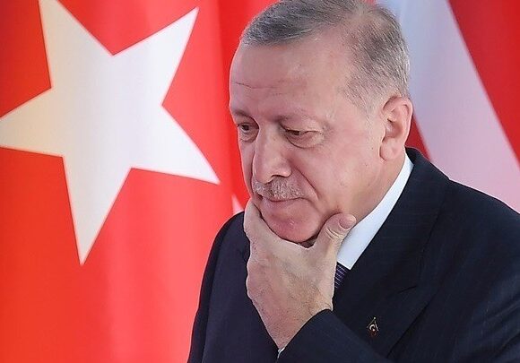 Πτώση τουρκικής λίρας: Ο Ερντογάν διέταξε έρευνα για πιθανή χειραγώγηση