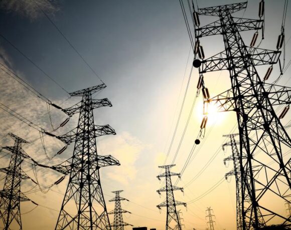 Σκρέκας: Θα υπάρξει και νέα ενίσχυση στα νοικοκυριά για το ρεύμα