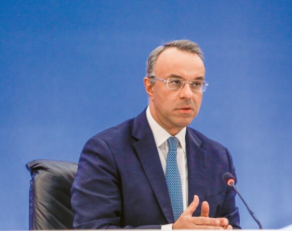 Σταϊκούρας: Μηδαμινά μέτρα λιτότητας – Σημαντικές μειώσεις φόρων και ασφαλιστικών εισφορών